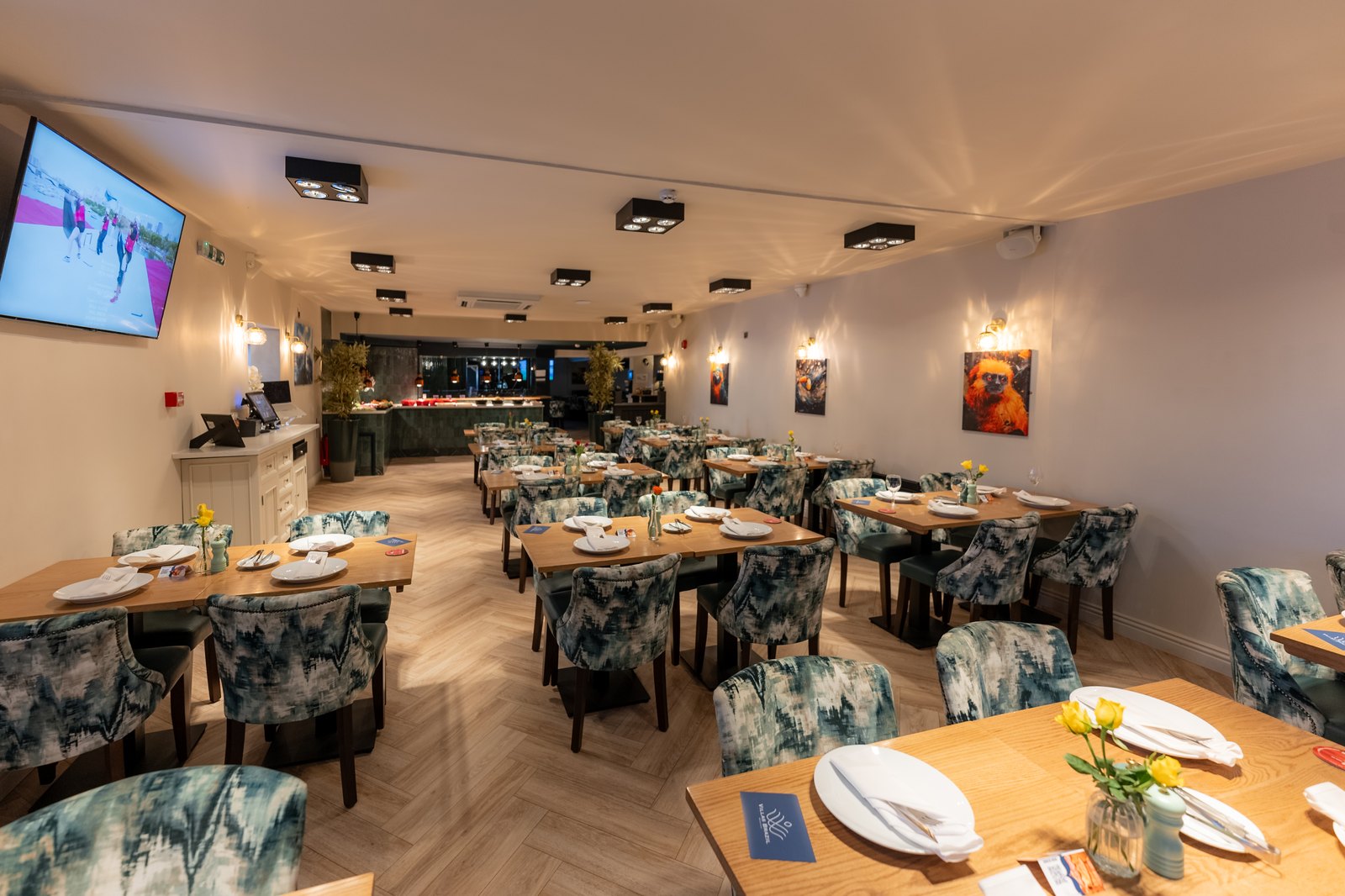 Finished restaurant dining room in service